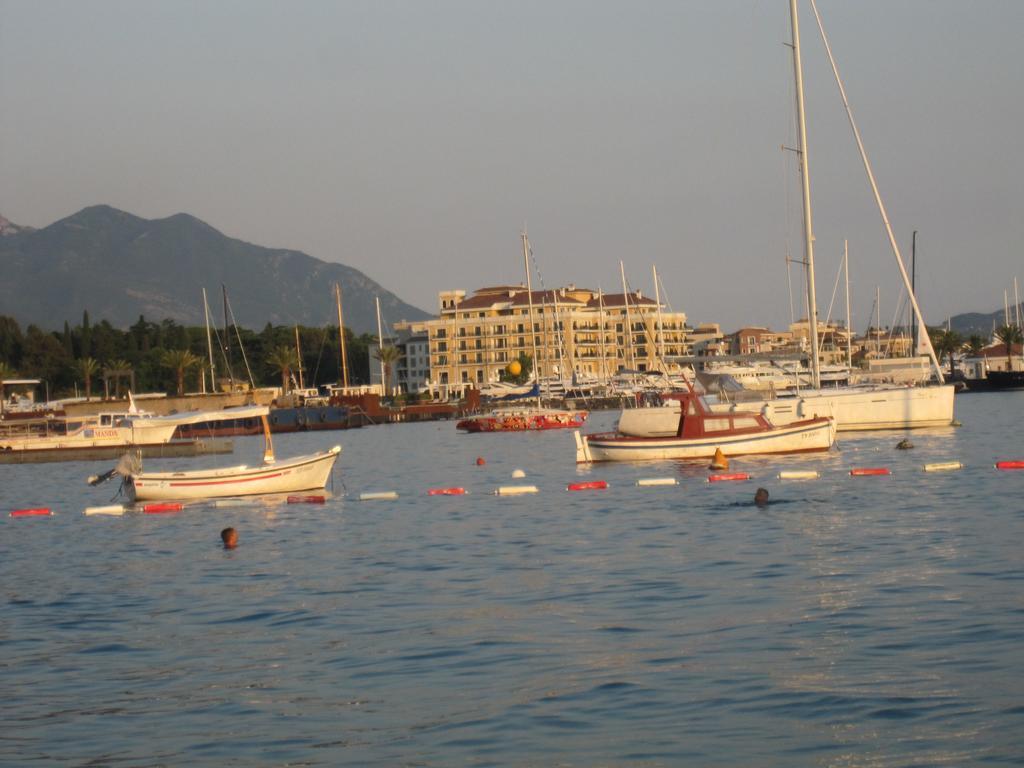 Apartments City Center Tivat Buitenkant foto