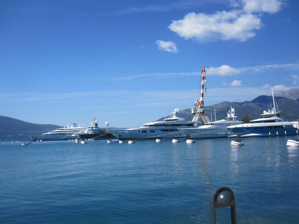 Apartments City Center Tivat Buitenkant foto